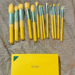 Docolor Yellow and Green Makeup Brush Set